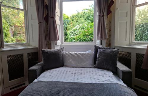 Upper Town Apartment | The Circus Apartment