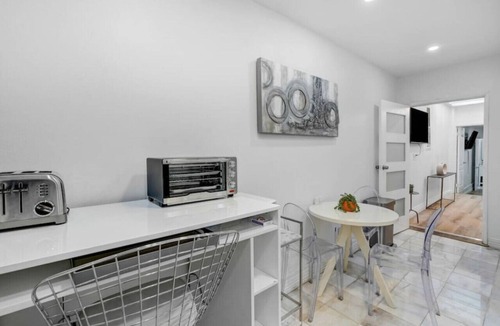 East Pasadena Apartment | The Cityscape Alley Nook