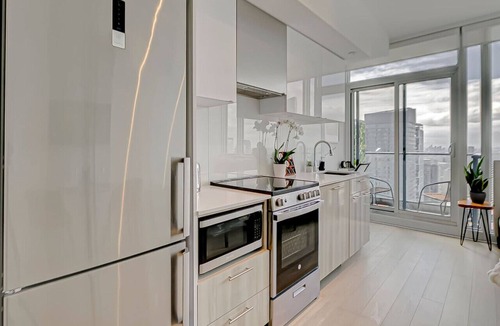 Garden District Hotel | The Cityscape by Instant Suites | PentHouse Unit