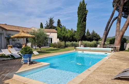 Jonquieres-Saint-Vincent Villa | The clever Villa