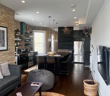 Rogers Park Apartment | The Clark