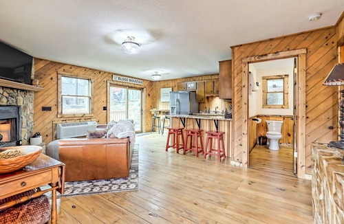 Blairsville Cabin | The Classic | Forest cabin with wraparound deck, fireplace & great location