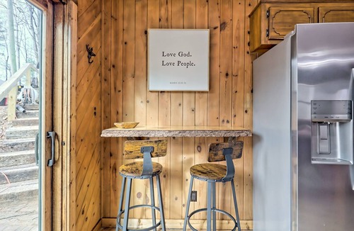 Blairsville Cabin | The Classic | Forest cabin with wraparound deck, fireplace & great location