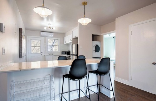 Ahuntsic Apartment | The Classic | Subway | AC | WIFI | TV