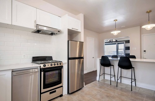 Ahuntsic Apartment | The Classic | Subway | AC | WIFI | TV