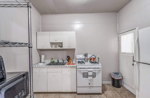 New Pathways Apartment | The Clearview Hideaway – Cozy & Clean