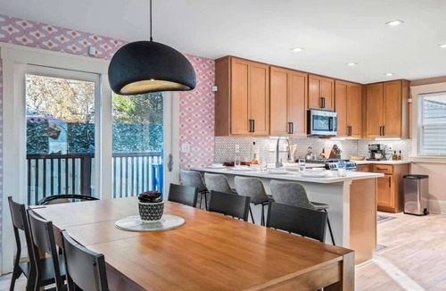 Detroit - Shoreway House | The Cleveland Canvas - Hot Tub - Sleeps 12