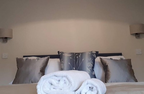 Cuddesdon Bed & Breakfast | The Clifden Arms