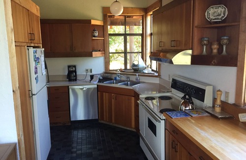 Seahaven House | The Cliff House - Expansive Bay Views from an Open & Inviting House