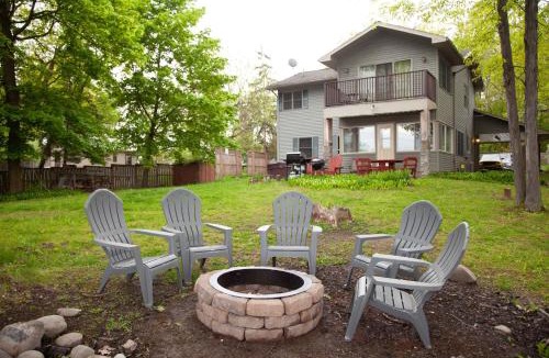 Town of Torrey House | The Cliff House Hot Tub Kayaks & Game Room