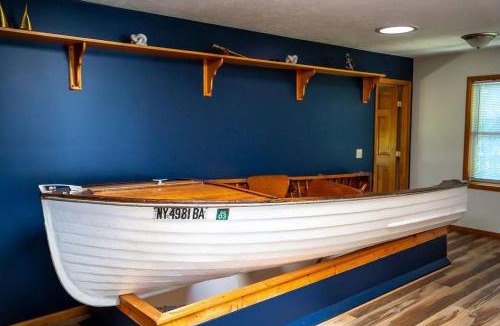 Town of Torrey House | The Cliff House Hot Tub Kayaks & Game Room
