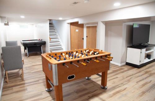 Town of Torrey House | The Cliff House Hot Tub Kayaks & Game Room