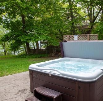 Town of Torrey House | The Cliff House Hot Tub Kayaks & Game Room