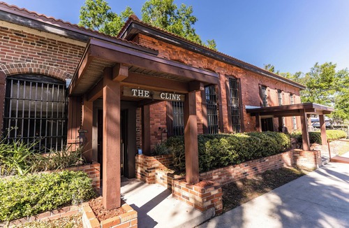 Dade City House | The Clink at The Locke Inn - Stay in Dade City's historic former jailhouse!