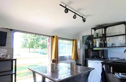 Saint-Augustin-des-Bois Ski Chalet | The Clowns' Lodge Caravan