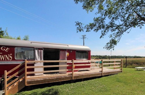Saint-Augustin-des-Bois Ski Chalet | The Clowns' Lodge Caravan