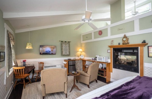 Harrisonburg Apartment | The Clover - Cottage