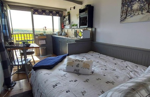 Lydford House | The Cloves Farm Shepherd’s Hut