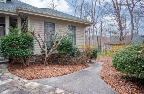 Chapel Hill Apartment | The Clubhouse Hideaway Lower