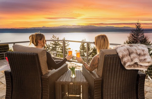 Sunny Shores House | The Clubhouse