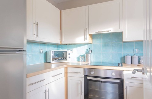 North West Apartment | The Cluthar: Ground Floor West End/City Centre/Rockvilla Flat & Parking