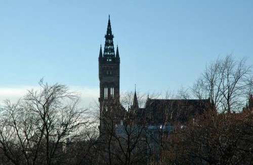 North West Apartment | The Cluthar - Ground Floor West End City Centre Rockvilla flat & Parking