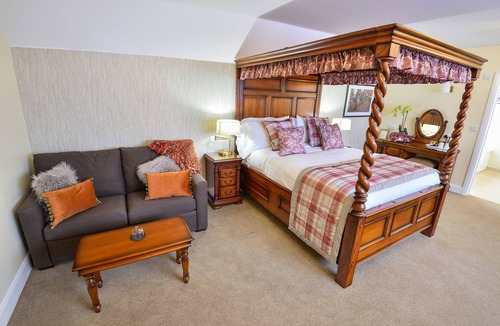 Clapham Hotel | The Coach and Horses