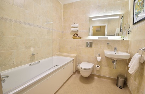 Clapham Hotel | The Coach and Horses