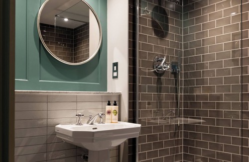 Kew Hotel | The Coach & Horses