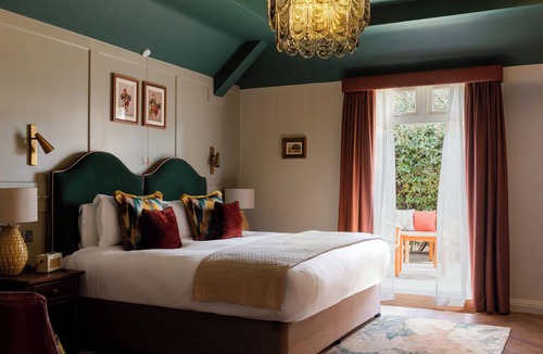 Kew Hotel | The Coach & Horses