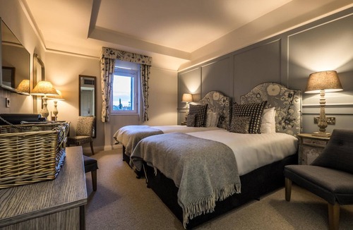 Kew Hotel | The Coach & Horses