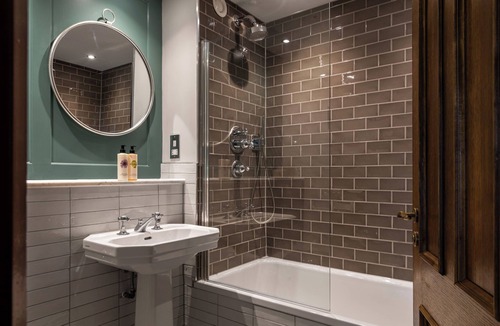 Kew Hotel | The Coach & Horses