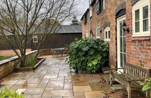 Malpas Apartment | The Coach House Annex Malpas