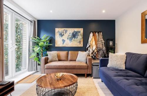 Corfe Castle Apartment | The Coach House - Beautiful and Spacious Outside Decking