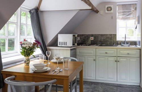 Box Apartment | The Coach House