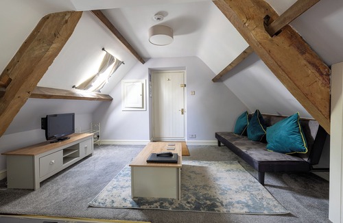 Box Apartment | The Coach House
