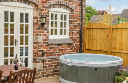 Wrinehill House | The Coach House