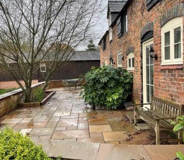 Malpas House | The Coach House