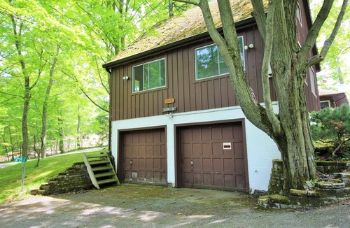 Sherkston Cottage | The Coach House - Nature at its best. Private Beach Access, Creek, Sleeps 4