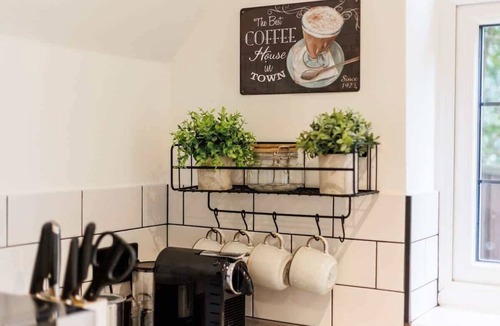 Corfe Castle Apartment | The Coach House- Spacious Outside Decking