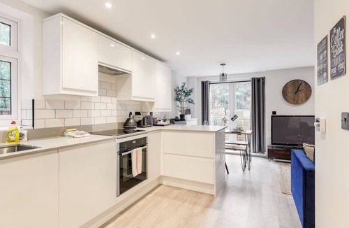 Corfe Castle Apartment | The Coach House- Spacious Outside Decking