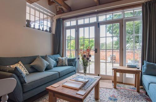 Hernhill House | The Coach House Stables