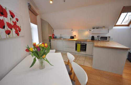 Whitnash Apartment | The Coach House Studio Apartment