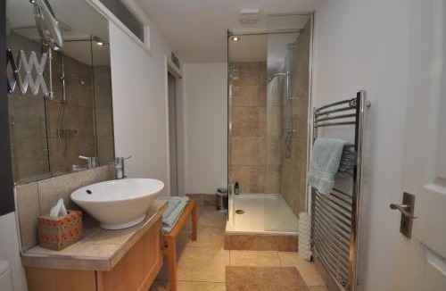 Whitnash Apartment | The Coach House Studio Apartment