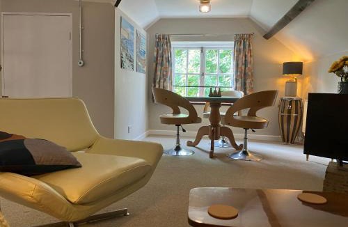 Godmanstone House | The Coach House - Trinity Lodge