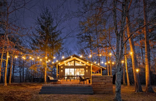 Gruetli Laager Cabin | The Coalmont: Waterfront Tiny-Home Cabin Retreat