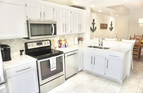Bella Vista Condo | The Coastal Haven Walk To Beach! REMODELED