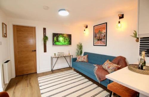 Peacehaven Apartment | The Coastal Retreat (Nr Brighton)