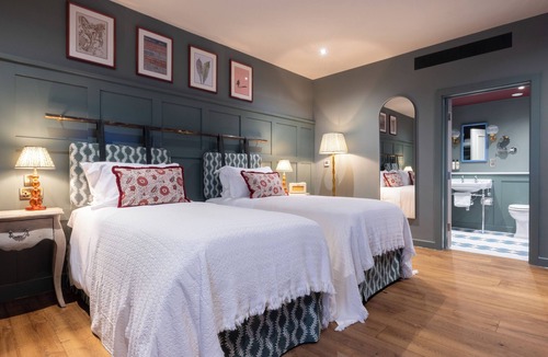 Newbury Hotel | The Coat and Bear