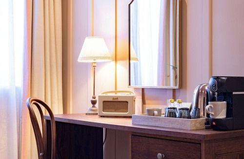 Newbury Hotel | The Coat and Bear